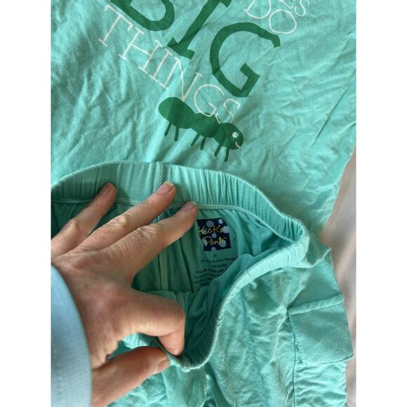 Kickee Pants Green Caterpillar Shirt And Cargo Shorts size 3t - Picture 3 of 4